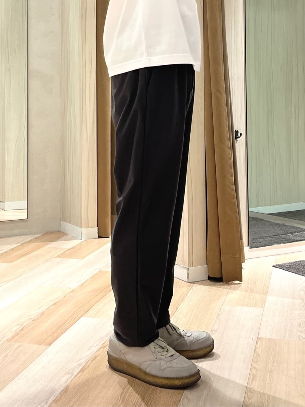 URAさんの「TAKEO KIKUCHI｜【COOL CITY WEAR】エアートール パンツ /接触冷感・通気性」を使ったコーディネート