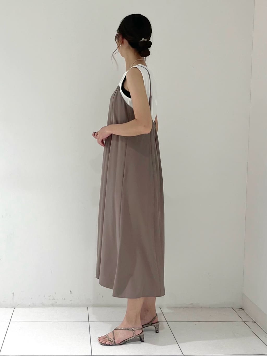 shioriさんの「INDIVI｜【UVケア】エアリージョーゼット キャミワンピース」を使ったコーディネート