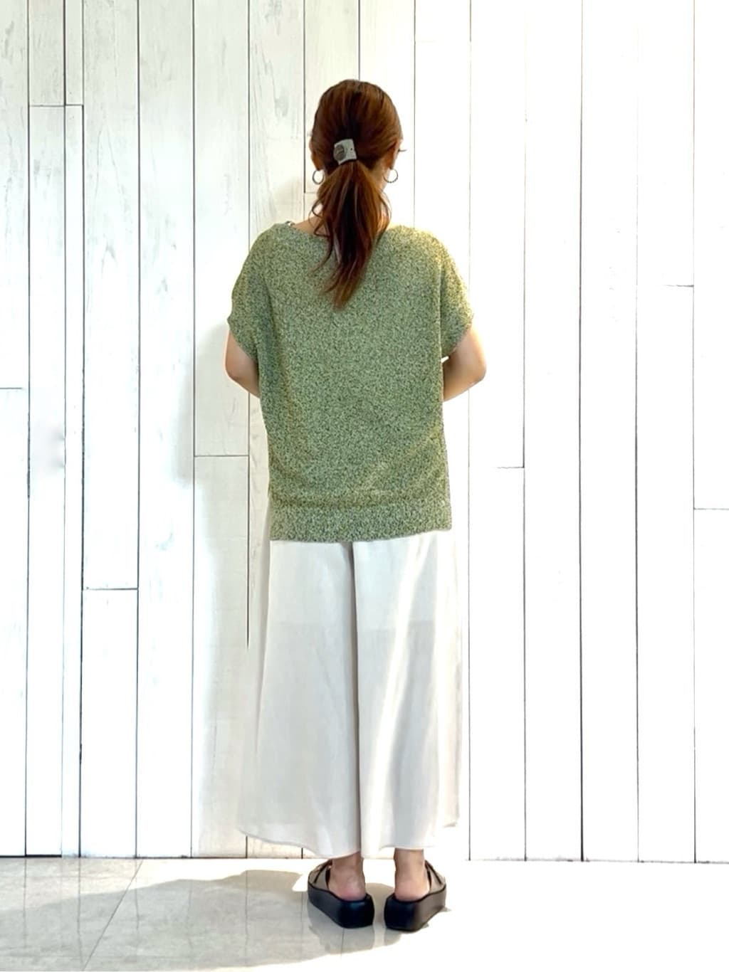 𝑹𝑶𝑴𝑰さんの「INDIVI｜【洗える／清涼感◎】ワイドフレアパンツ／スカーチョ」を使ったコーディネート