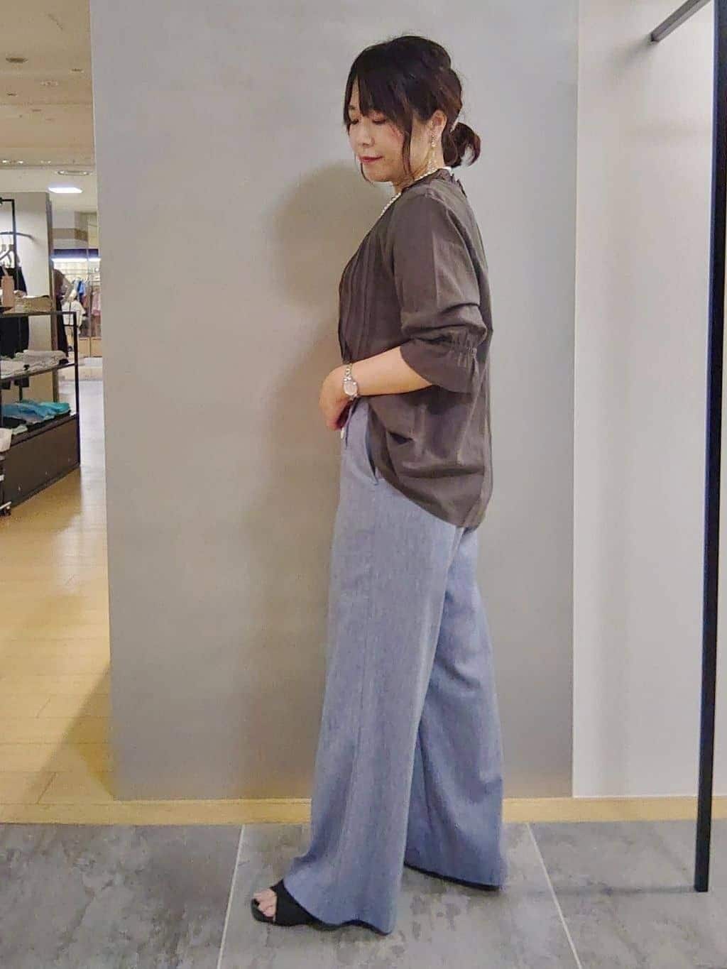 TOMOMIさんの「INDIVI｜【洗える/コットン】ピンタックシアーブラウス」を使ったコーディネート