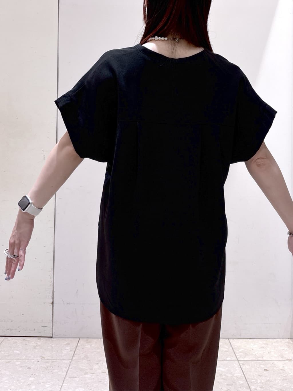 mameさんの「OPAQUE.CLIP｜《7色展開／SS-LLサイズ》ストレッチスキッパーブラウス／セットアップ対応【洗濯機洗い可／防シワ】」を使ったコーディネート