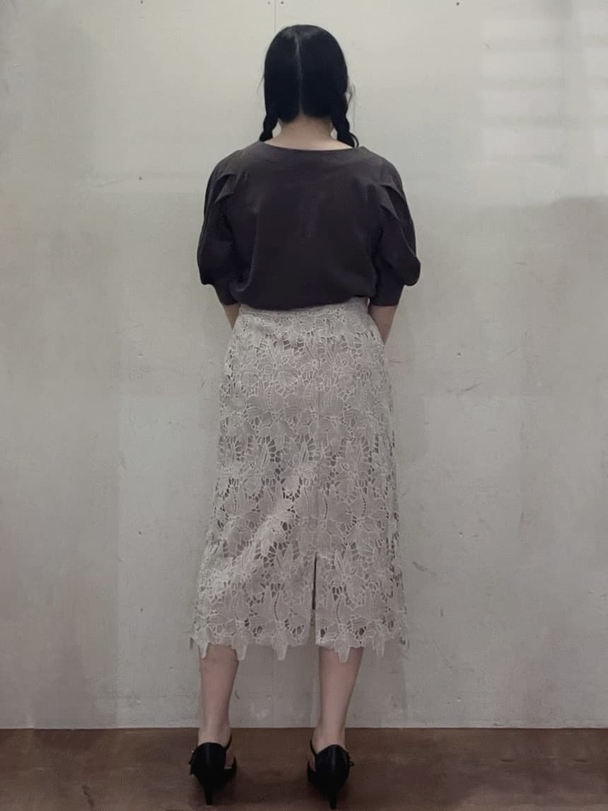 Hitomiさんの「index｜《5色展開》Vネックタックパフスリーブトップス【洗濯機洗い可／UVケア／接触冷感】」を使ったコーディネート