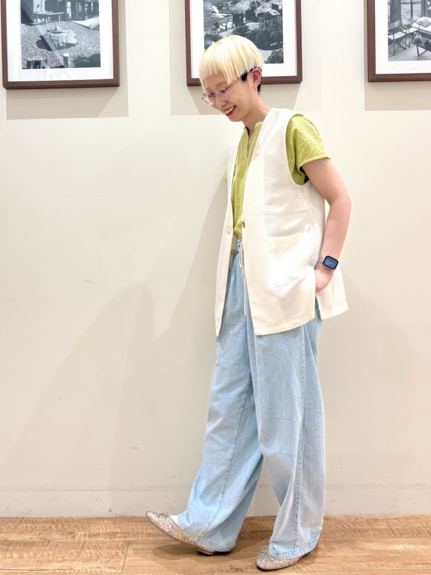 Ayumiさんの「SHOO･LA･RUE｜【S-LL】夏のレイヤードコーデに さらりと着られるメッシュジレ」を使ったコーディネート