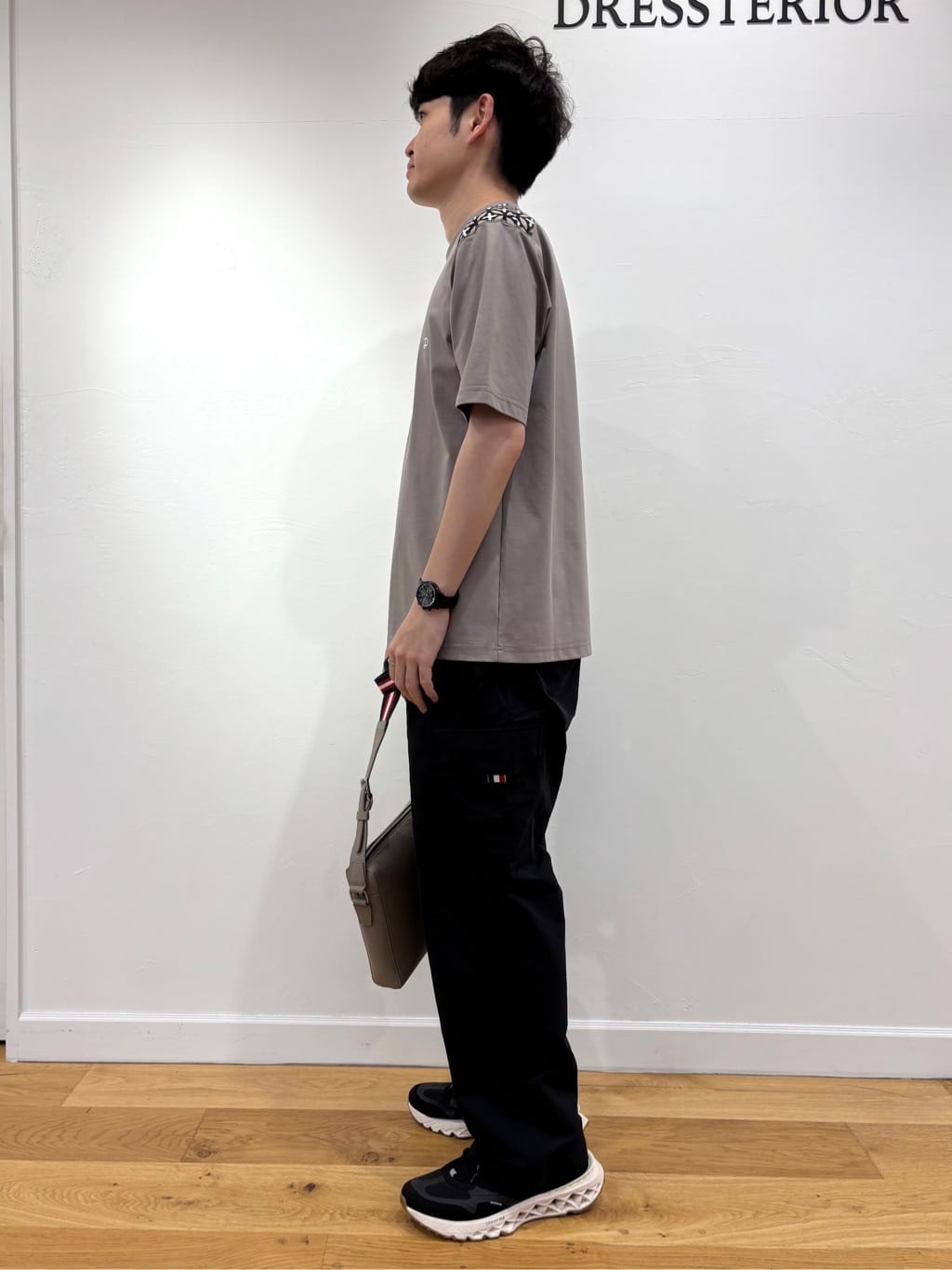 ABEさんの「DRESSTERIOR｜【撥水仕様】シュリンクレザー ショルダーバッグ」を使ったコーディネート