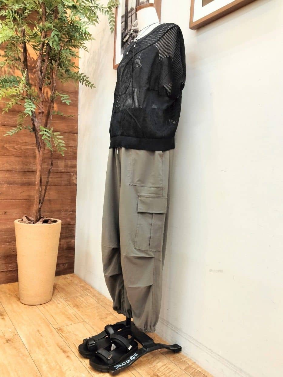 うっちーさんの「SHOO･LA･RUE｜【S-LL】ゆるっと楽ちん さらさらカーゴジョガーパンツ」を使ったコーディネート