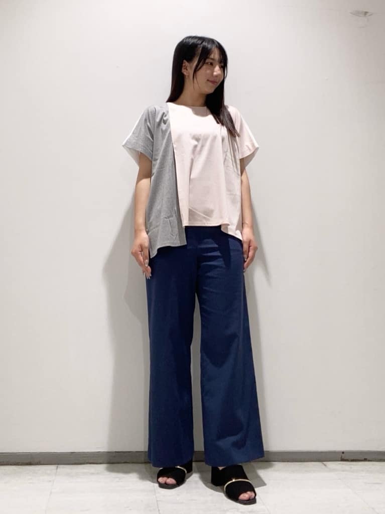 meiさんの「INDIVI｜【洗える／汗ジミ防止】バイカラー＆アシメヘム Tシャツ」を使ったコーディネート