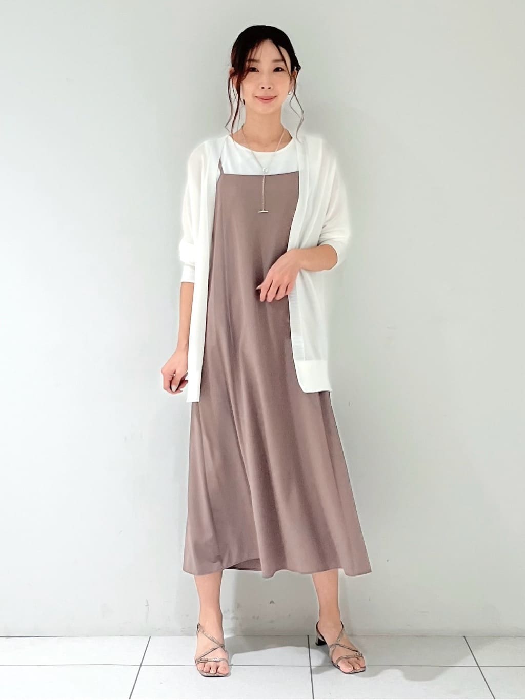 shioriさんの「INDIVI｜【UVケア】エアリージョーゼット キャミワンピース」を使ったコーディネート