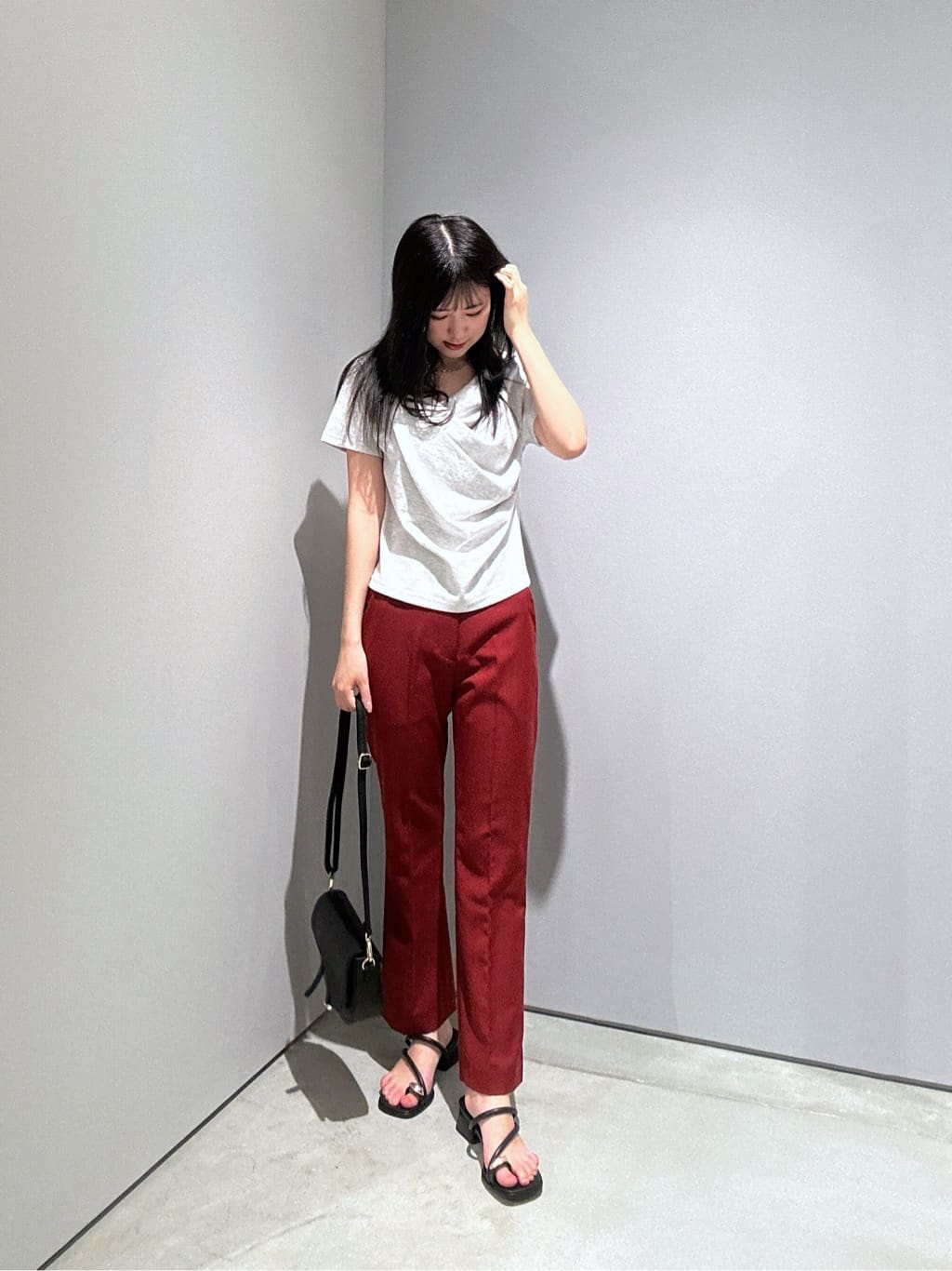 Renoさんの「INDIVI｜クロップドスリットパンツ」を使ったコーディネート