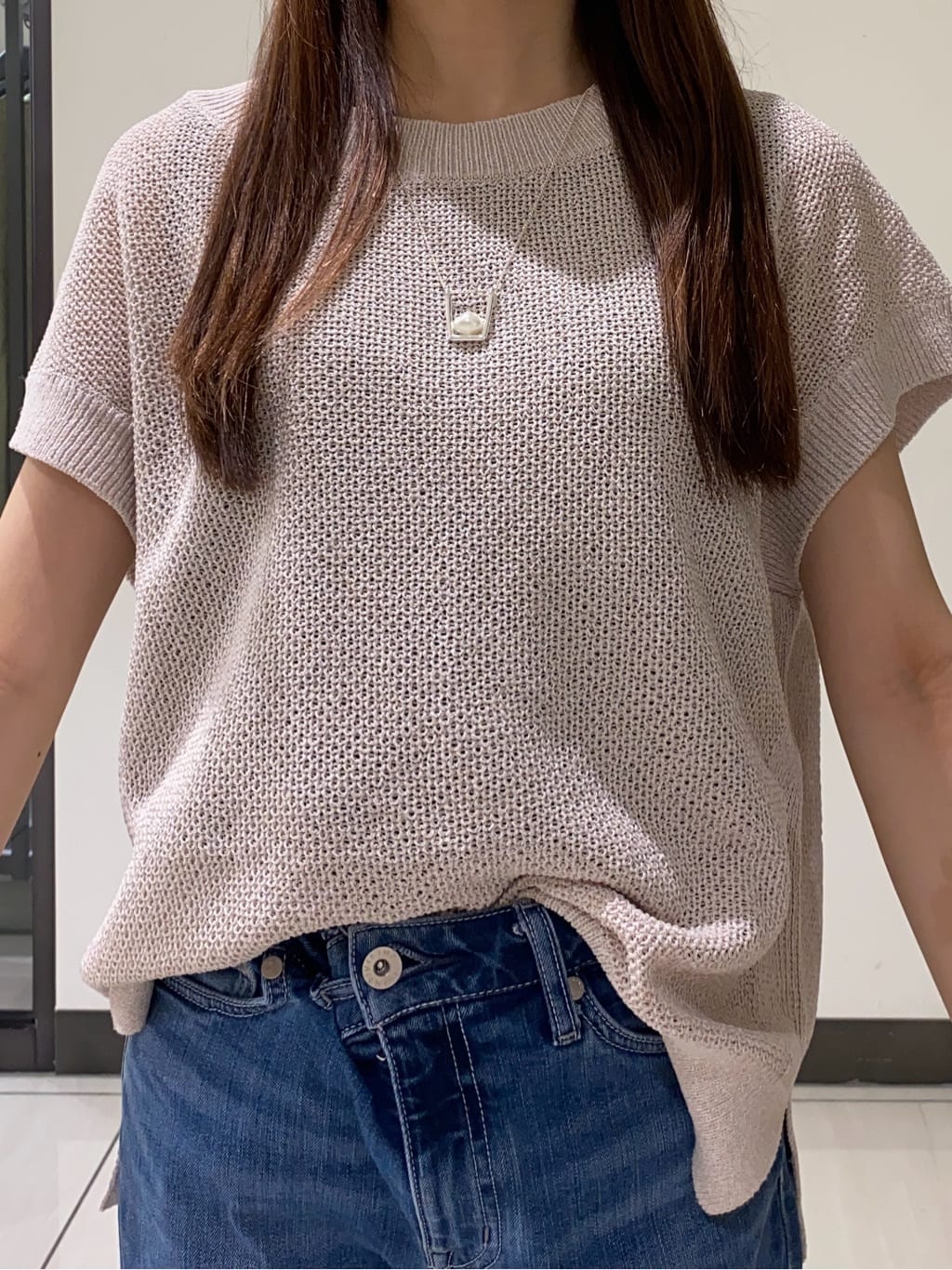 momoさんの「INDIVI｜【褒められデニム】ワイドストレート デニムパンツ」を使ったコーディネート