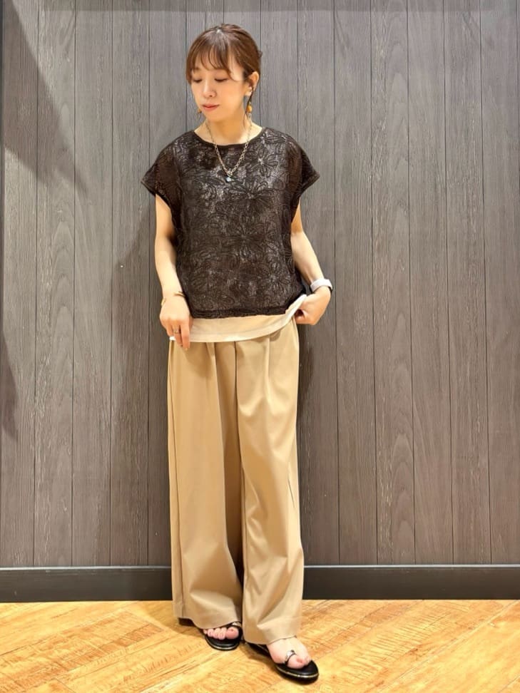 meiさんの「SHOO･LA･RUE｜【2点セット】刺繍レーストップス」を使ったコーディネート