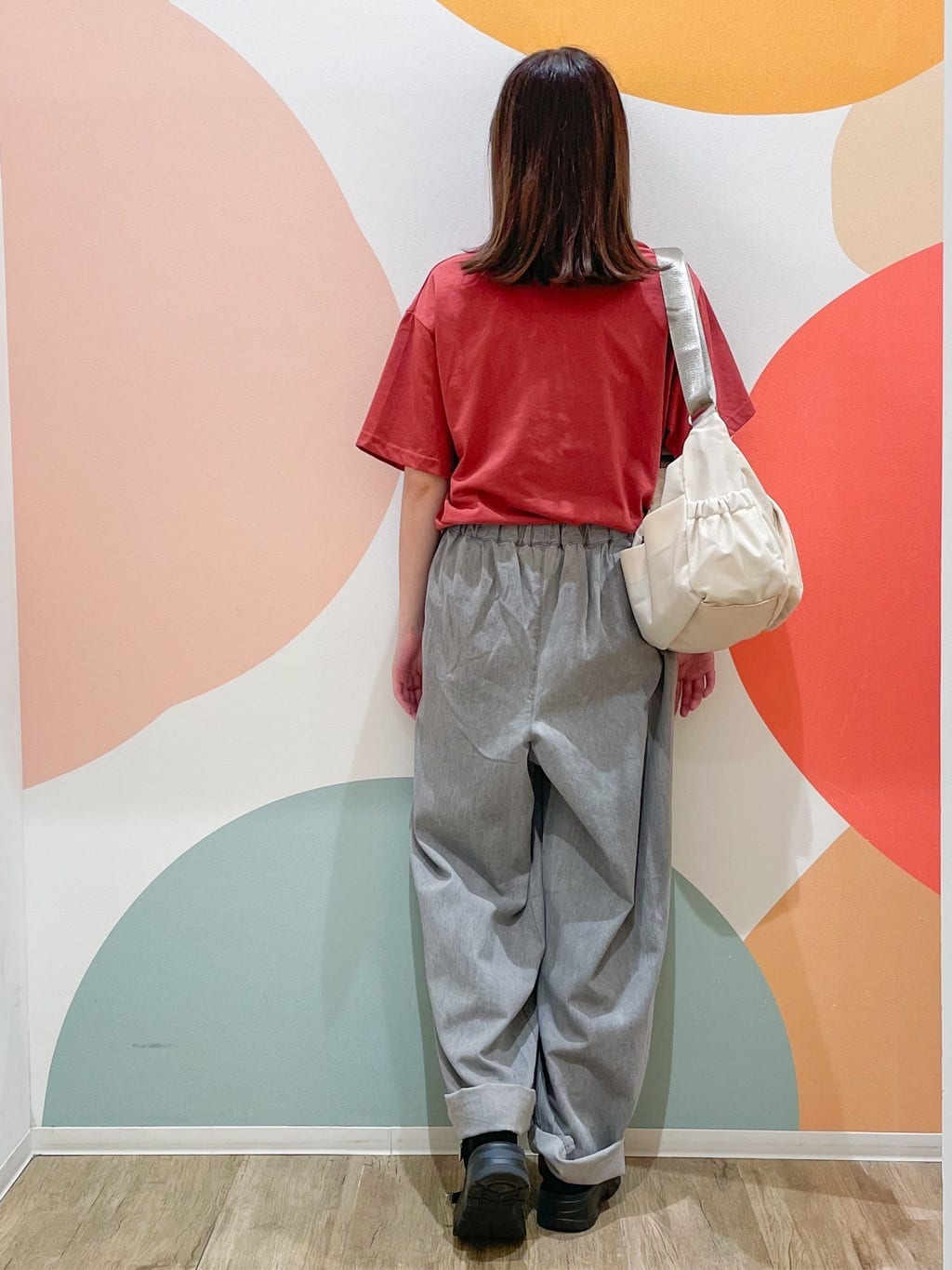 とまとさんの「SHOO･LA･RUE｜【S-LL/ひんやり/UV】選べる6柄でそれぞれ欲しくなる プリントTシャツ」を使ったコーディネート