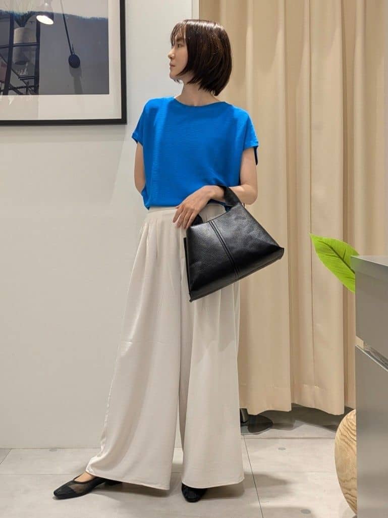 なめさんの「THE SHOP TK｜【6色展開】さらさらフレンチニット【毛玉になりにくい/洗濯機OK】」を使ったコーディネート