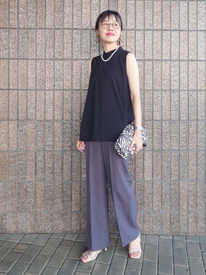MUTSUKOさんの「UNTITLED｜【後ろウエストゴム】ツイルセミフレアパンツ」を使ったコーディネート
