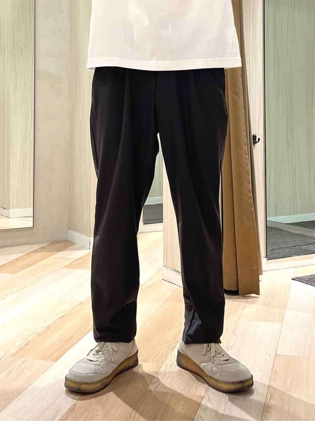 URAさんの「TAKEO KIKUCHI｜【COOL CITY WEAR】エアートール パンツ /接触冷感・通気性」を使ったコーディネート