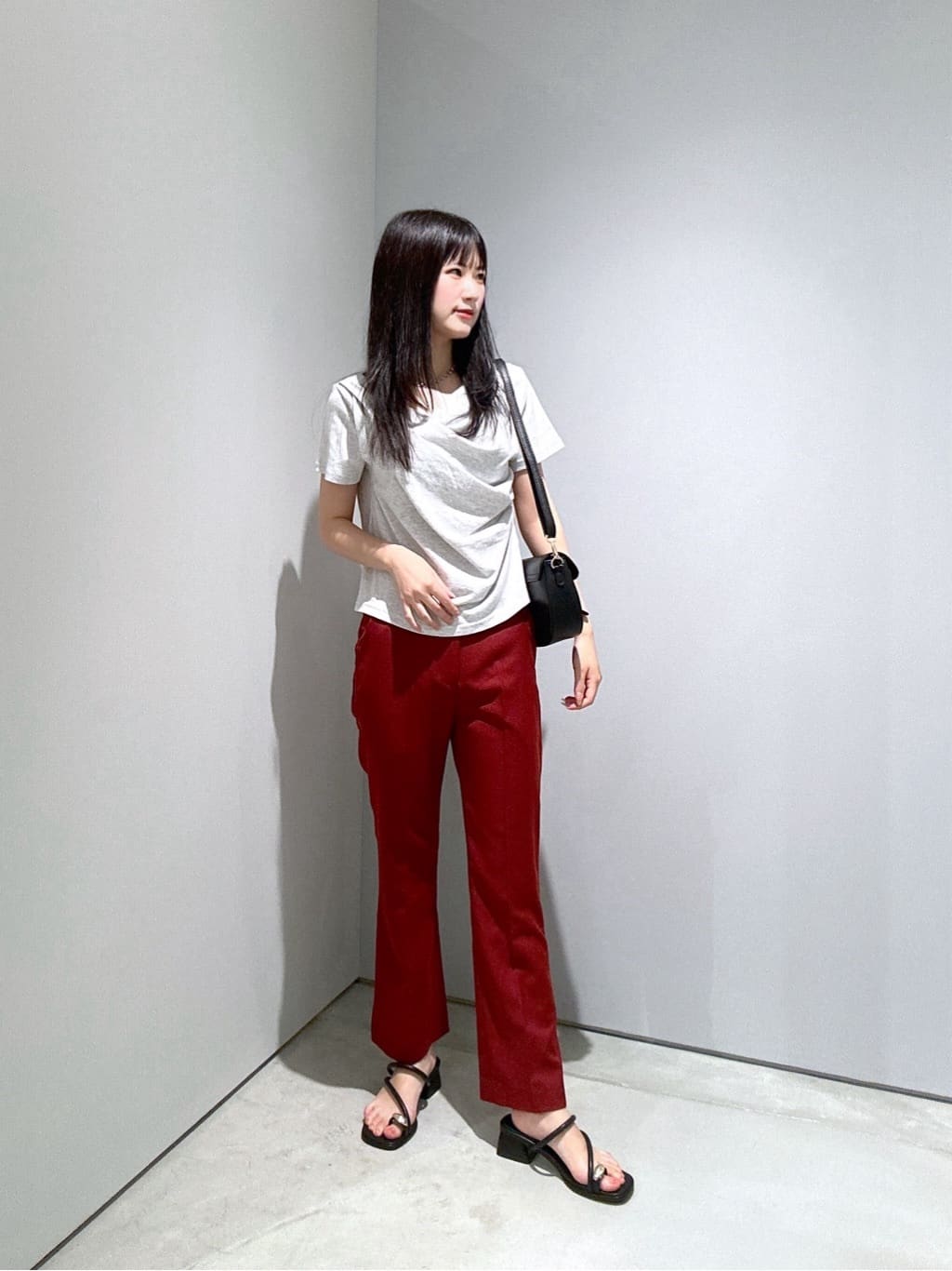 Renoさんの「INDIVI｜クロップドスリットパンツ」を使ったコーディネート