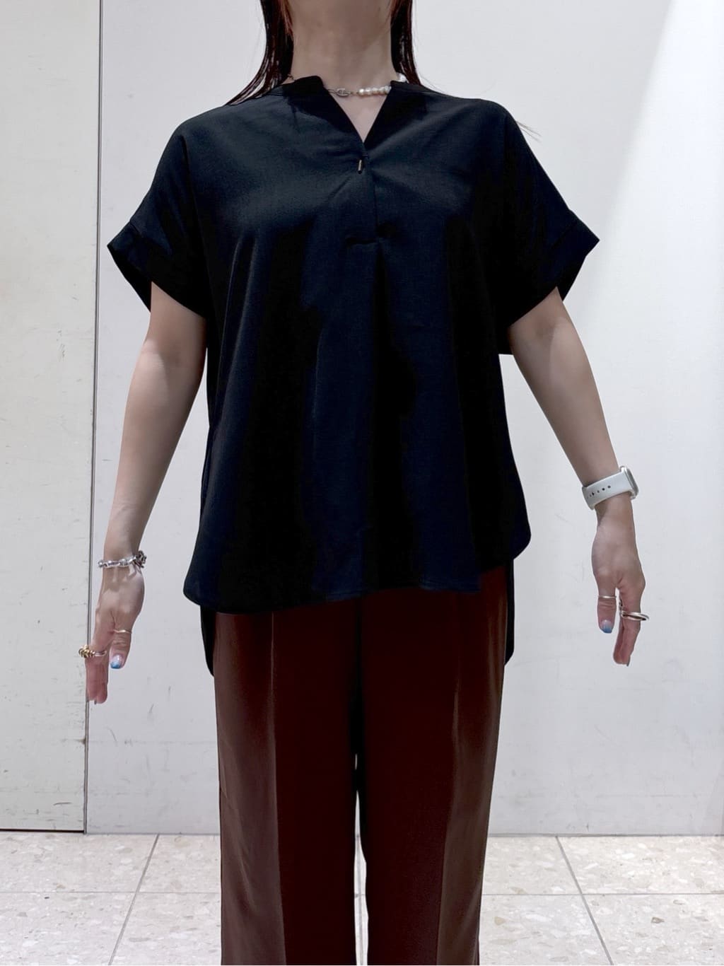 mameさんの「OPAQUE.CLIP｜《7色展開／SS-LLサイズ》ストレッチスキッパーブラウス／セットアップ対応【洗濯機洗い可／防シワ】」を使ったコーディネート