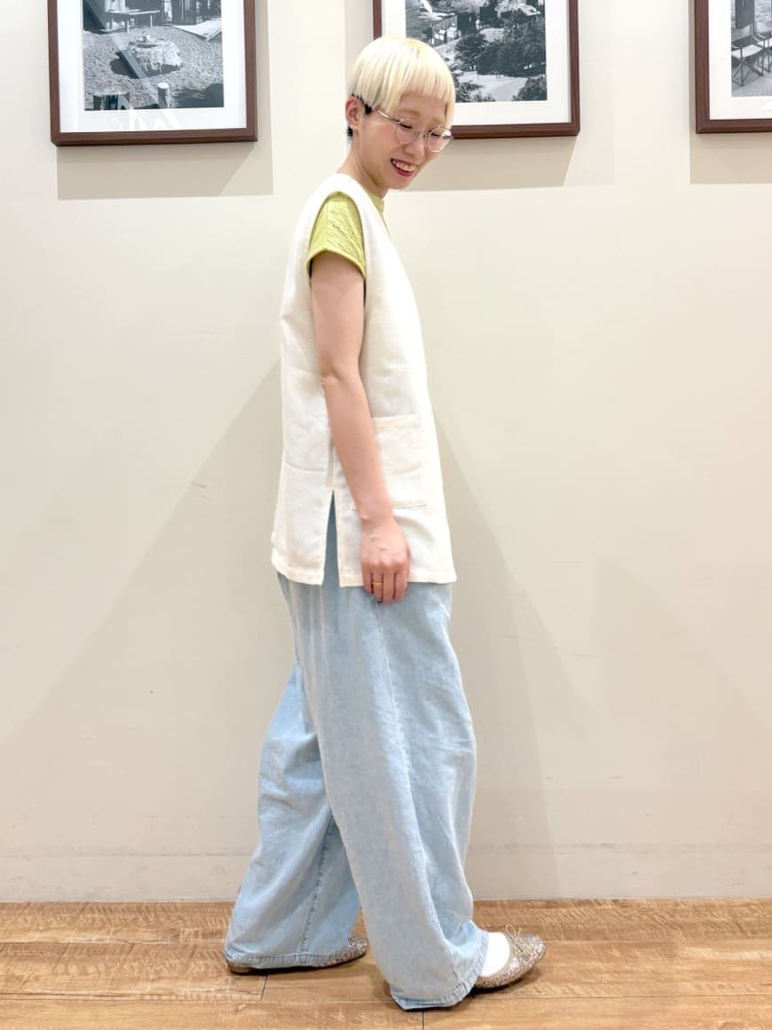 Ayumiさんの「SHOO･LA･RUE｜【S-LL】夏のレイヤードコーデに さらりと着られるメッシュジレ」を使ったコーディネート