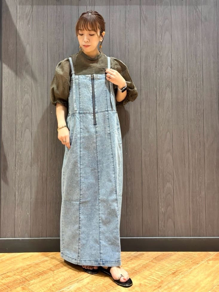 meiさんの「SHOO･LA･RUE｜【S-LL/前後2WAY】バルーンスリーブが華やか こなれ見えシアーブラウス」を使ったコーディネート