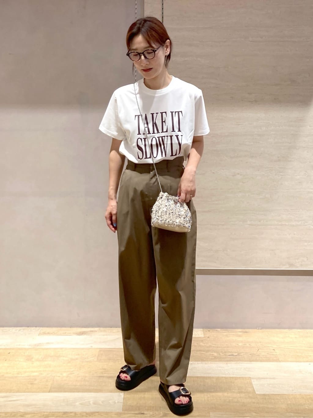 たけねぇさんの「OPAQUE.CLIP｜ロゴプリントTシャツ【洗濯機洗い可】」を使ったコーディネート