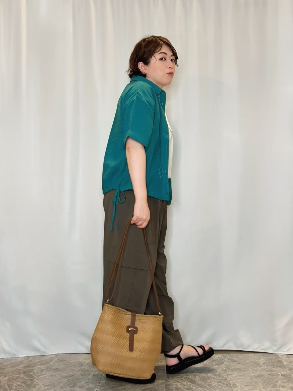 たみさんの「SHOO･LA･RUE｜【S-LL/ひんやり/UV】ぷっくりラメプリントロゴTシャツ」を使ったコーディネート