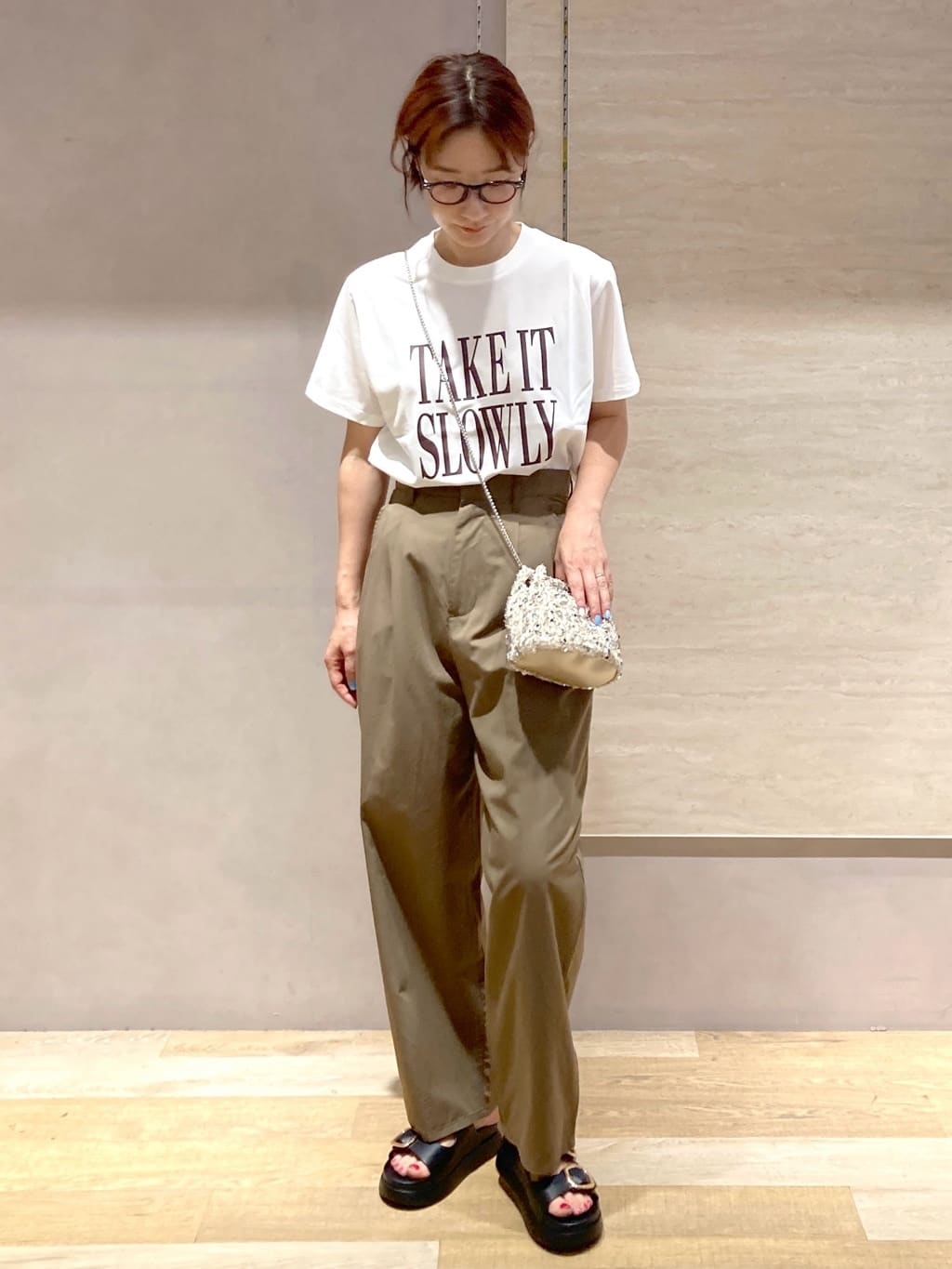 たけねぇさんの「OPAQUE.CLIP｜ロゴプリントTシャツ【洗濯機洗い可】」を使ったコーディネート