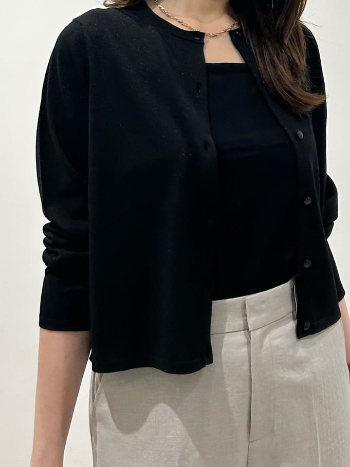 hayaseさんの「COUP DE CHANCE｜【手洗い可/軽量】シンプルラメ混カーディガン」を使ったコーディネート