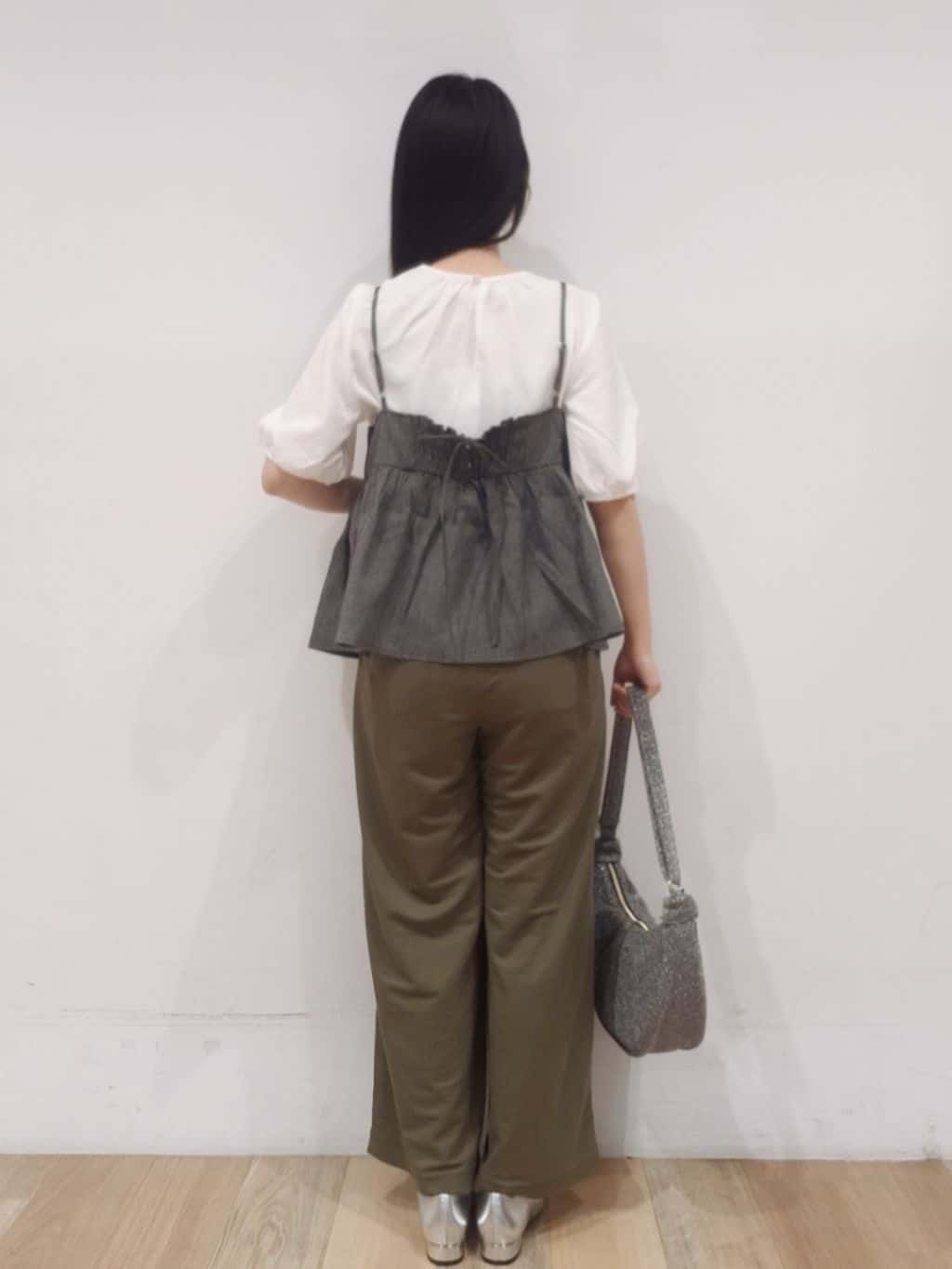 にこさんの「grove｜【接触冷感】見た目はきちんと、着心地はらくちん クロップドベイカーパンツ」を使ったコーディネート