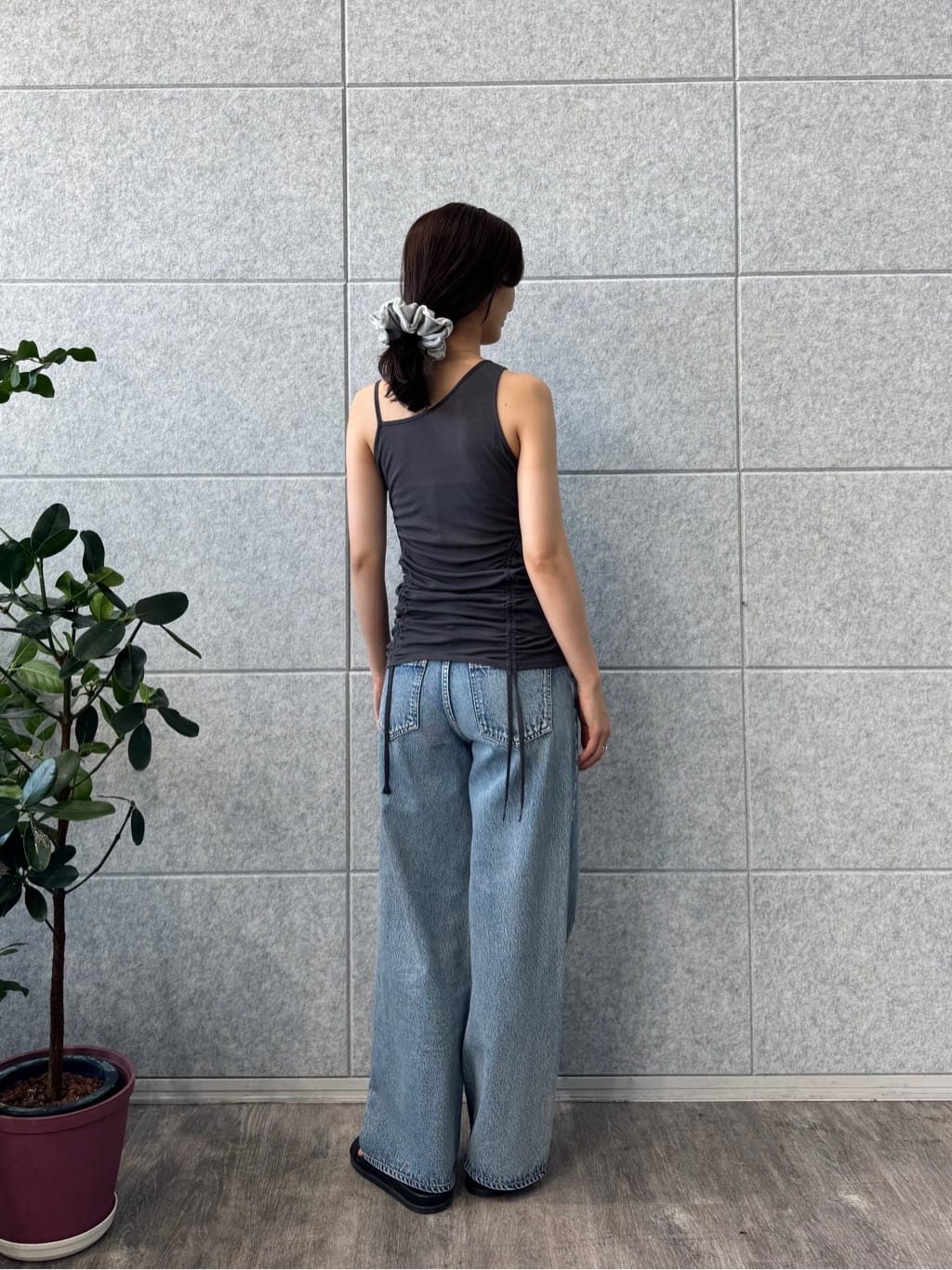 uchi__yamaさんの「CODE A｜asymmetry gather tank」を使ったコーディネート