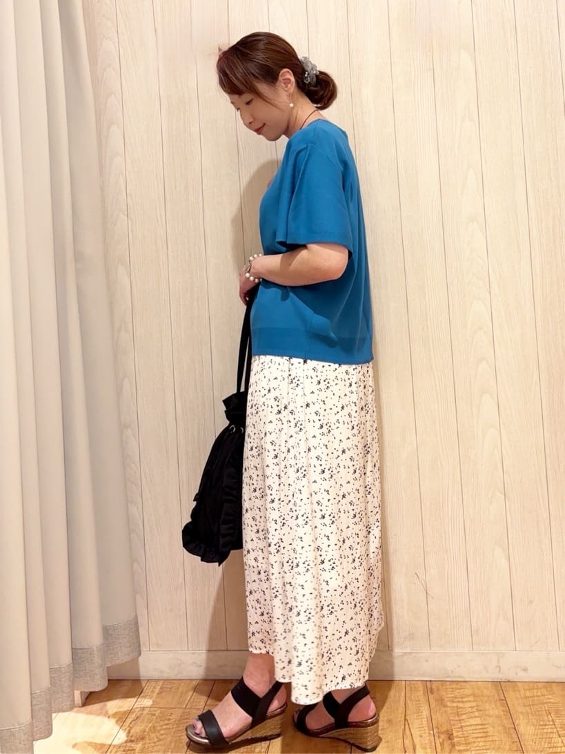 あいこさんの「SHOO･LA･RUE｜【S-LL】二の腕はカバーして魅せる フレアスリーブニット」を使ったコーディネート