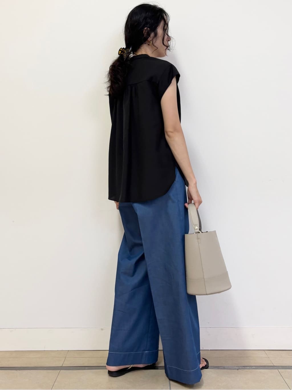 YOKOTAさんの「DRESSTERIOR｜シュリンクレザーバケットBAG」を使ったコーディネート