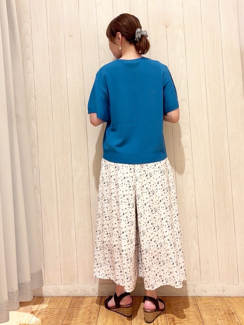あいこさんの「SHOO･LA･RUE｜【S-LL】二の腕はカバーして魅せる フレアスリーブニット」を使ったコーディネート