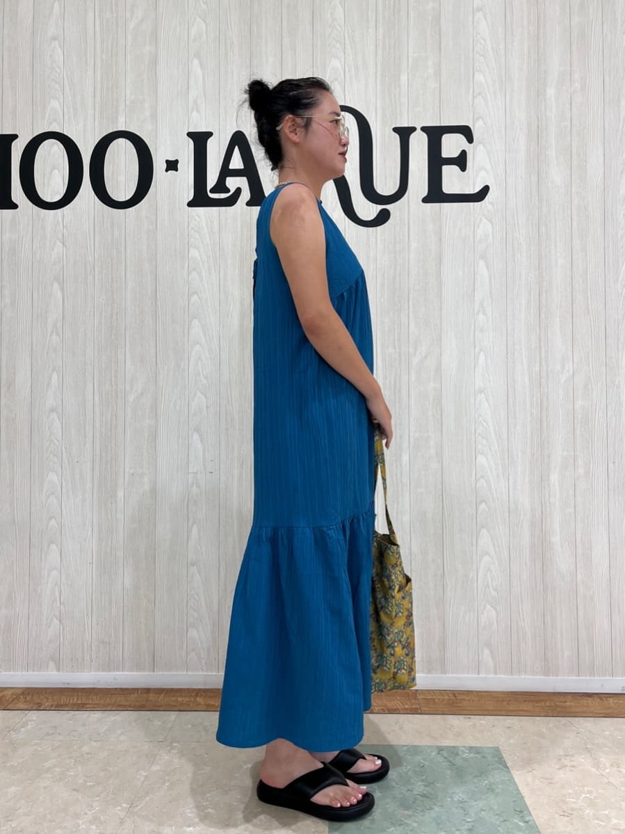 ねぎまさんの「SHOO･LA･RUE｜【S-LL】後ろ姿も抜かりなく 1枚でサマ見え ティアードワンピース」を使ったコーディネート