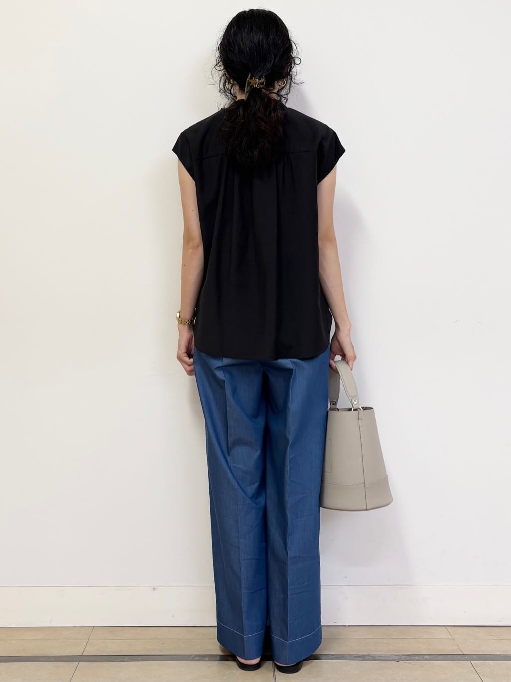 YOKOTAさんの「DRESSTERIOR｜シュリンクレザーバケットBAG」を使ったコーディネート