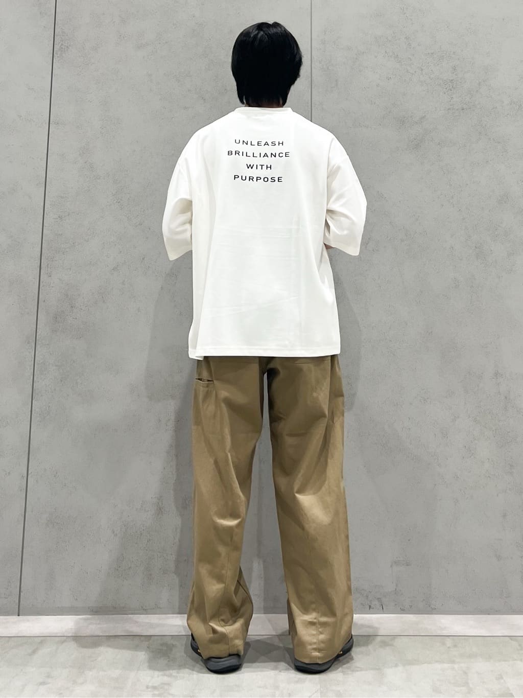 SHI-MAさんの「THE SHOP TK｜ツイルチノワイドパンツ」を使ったコーディネート