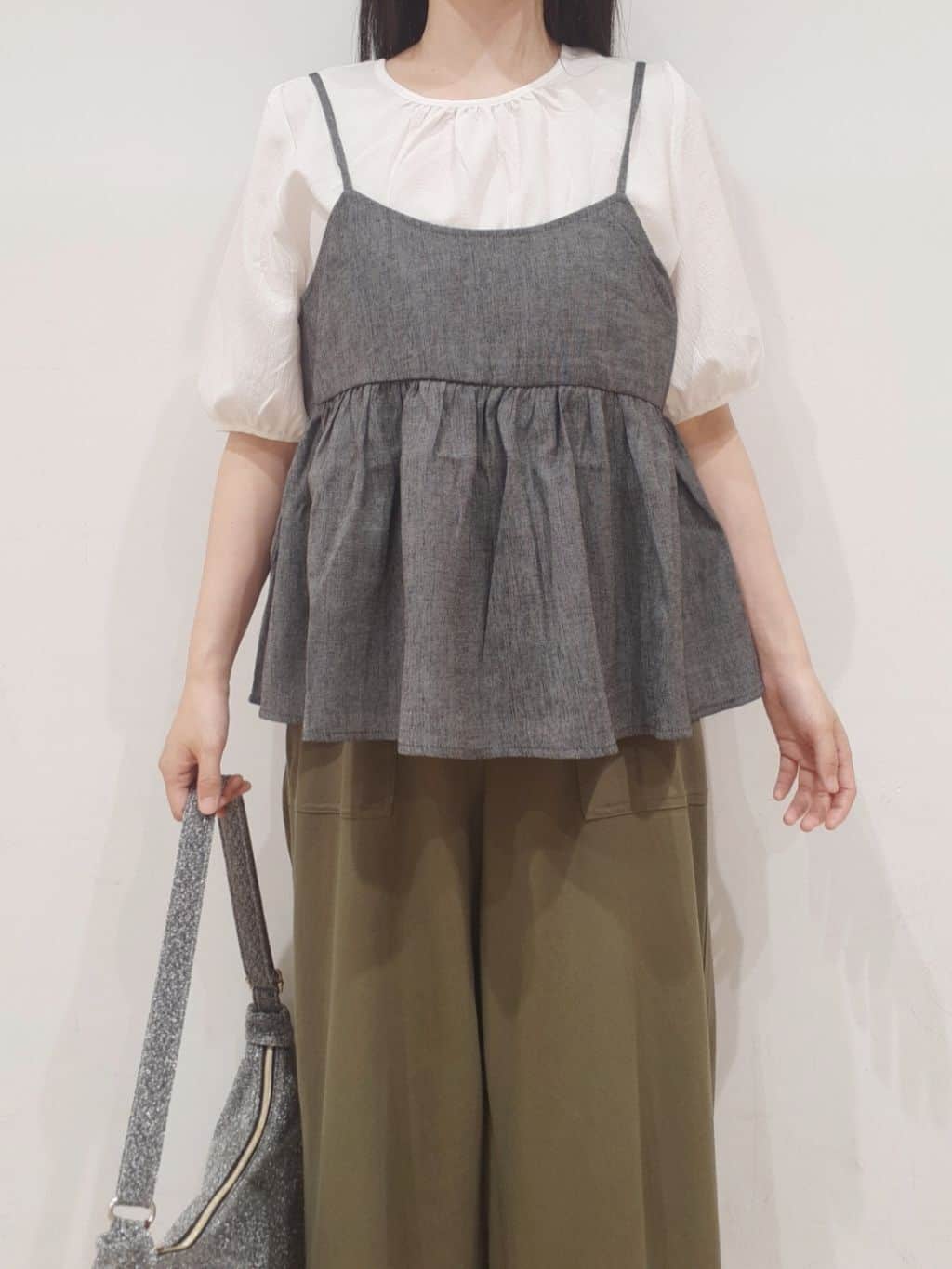 にこさんの「grove｜【接触冷感】見た目はきちんと、着心地はらくちん クロップドベイカーパンツ」を使ったコーディネート