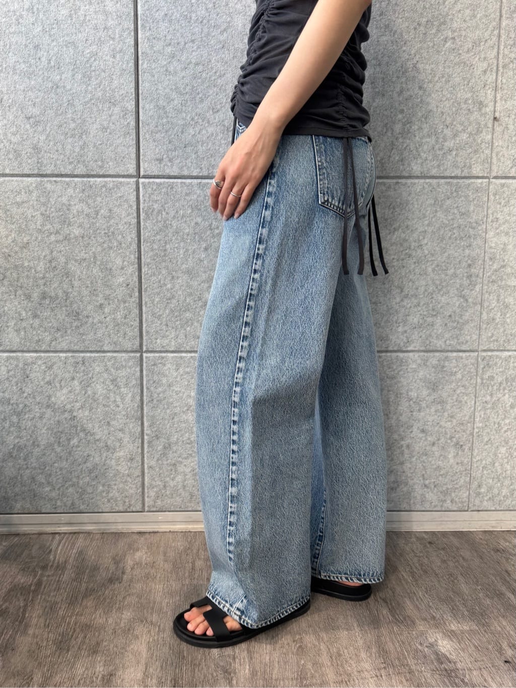 uchi__yamaさんの「CODE A｜asymmetry gather tank」を使ったコーディネート