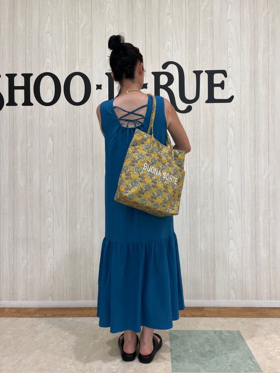 ねぎまさんの「SHOO･LA･RUE｜【S-LL】後ろ姿も抜かりなく 1枚でサマ見え ティアードワンピース」を使ったコーディネート
