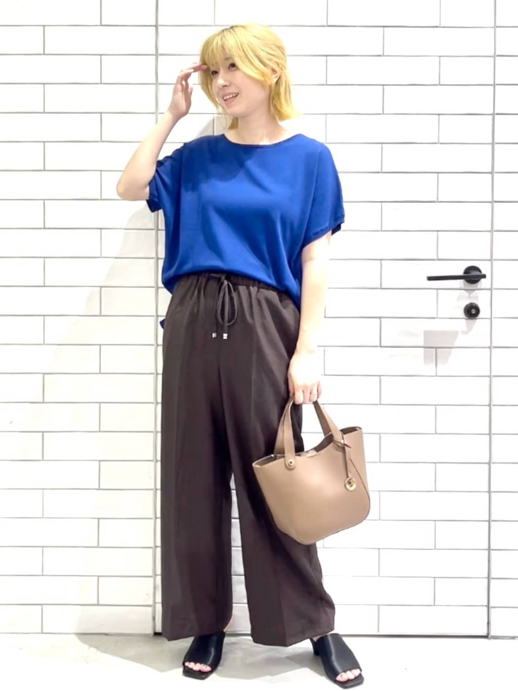 しおりさんの「OPAQUE.CLIP｜《6色展開／S-LLサイズ》ドルマンスリーブニット【UV／接触冷感／洗濯機洗い可／抗ピル】」を使ったコーディネート