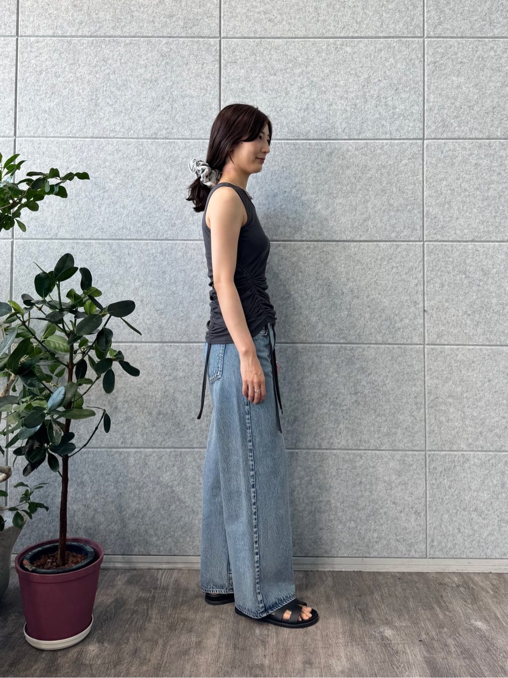 uchi__yamaさんの「CODE A｜asymmetry gather tank」を使ったコーディネート