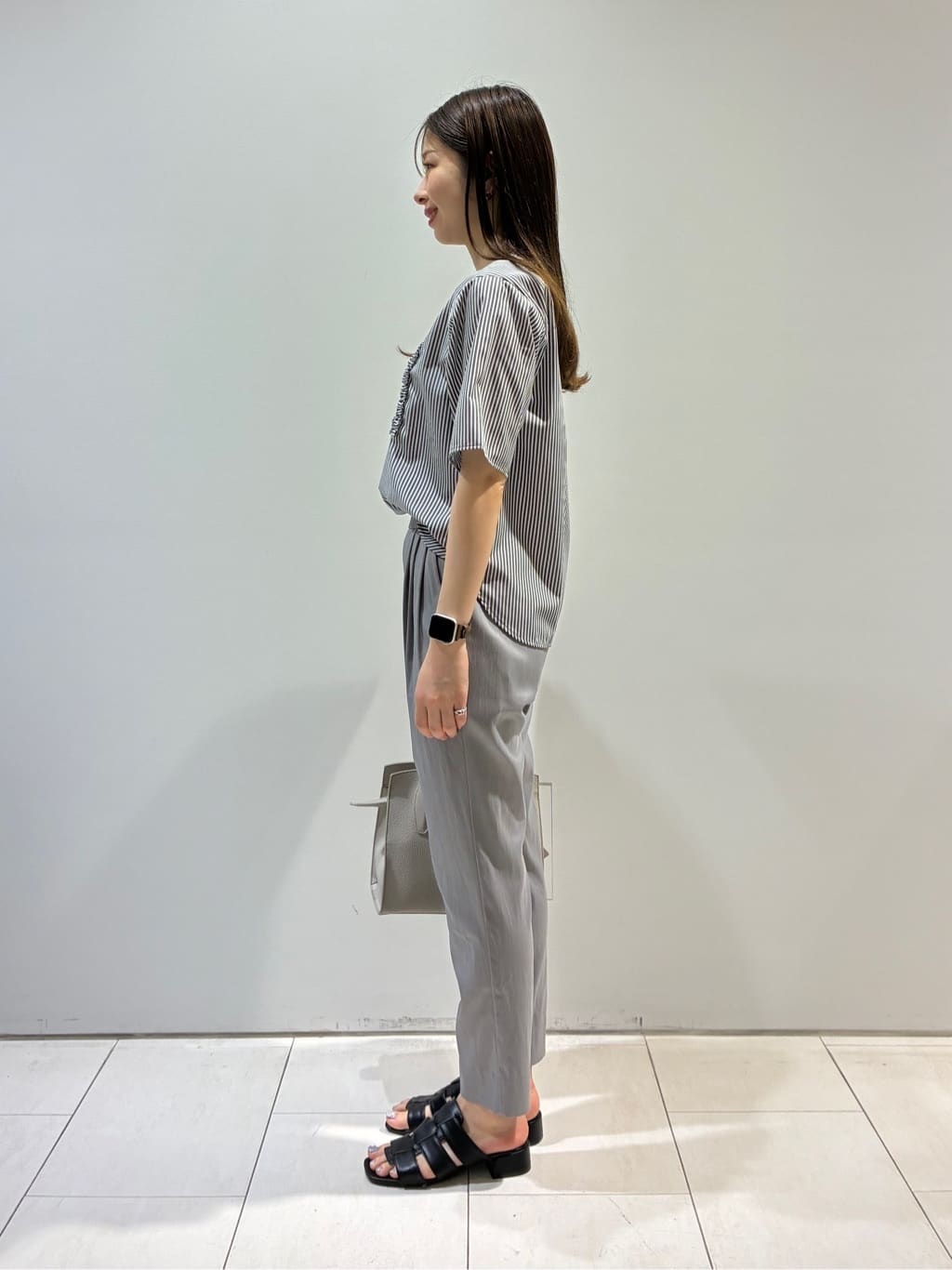 KAOさんの「INDIVI｜【洗える】胸元タックフリルブラウス」を使ったコーディネート