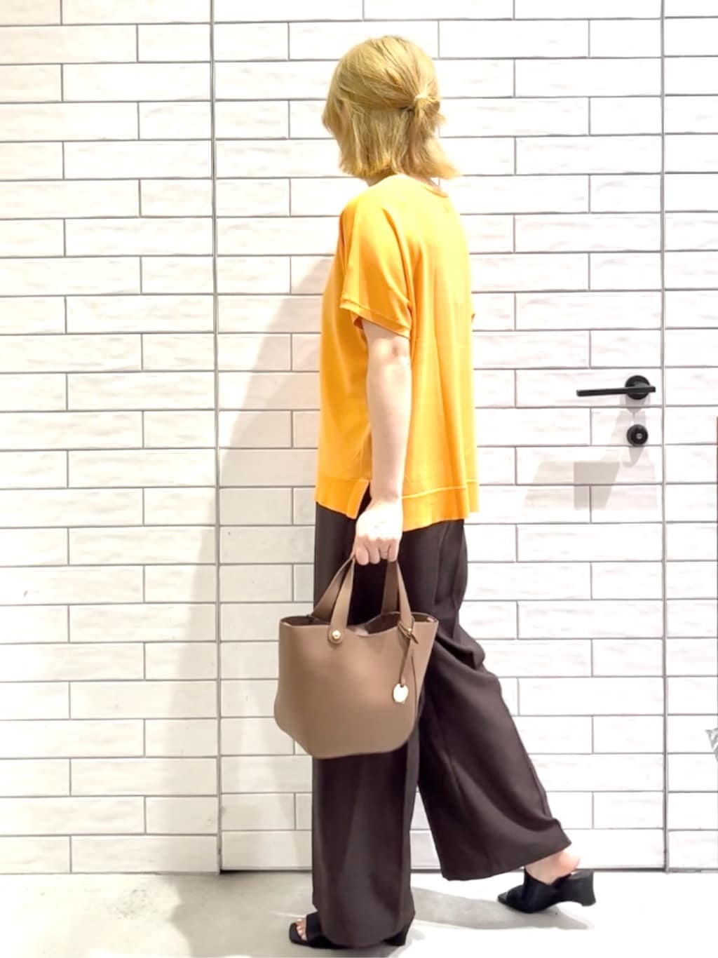 しおりさんの「OPAQUE.CLIP｜《6色展開／S-LLサイズ》ドルマンスリーブニット【UV／接触冷感／洗濯機洗い可／抗ピル】」を使ったコーディネート