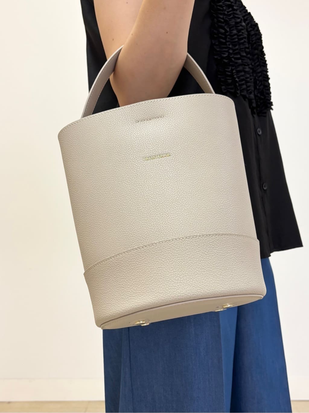 YOKOTAさんの「DRESSTERIOR｜シュリンクレザーバケットBAG」を使ったコーディネート