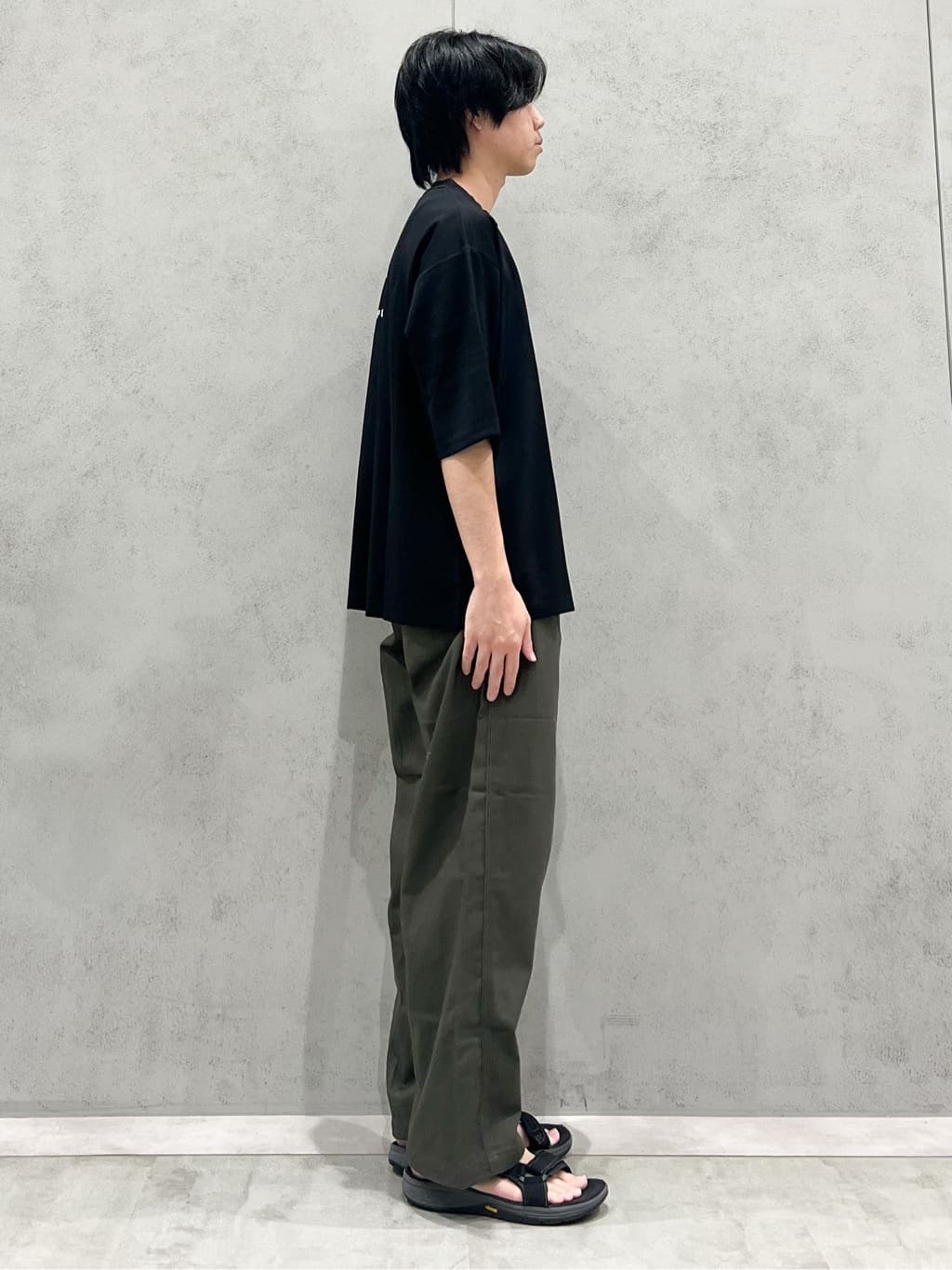 SHI-MAさんの「THE SHOP TK｜ツイルチノワイドパンツ」を使ったコーディネート
