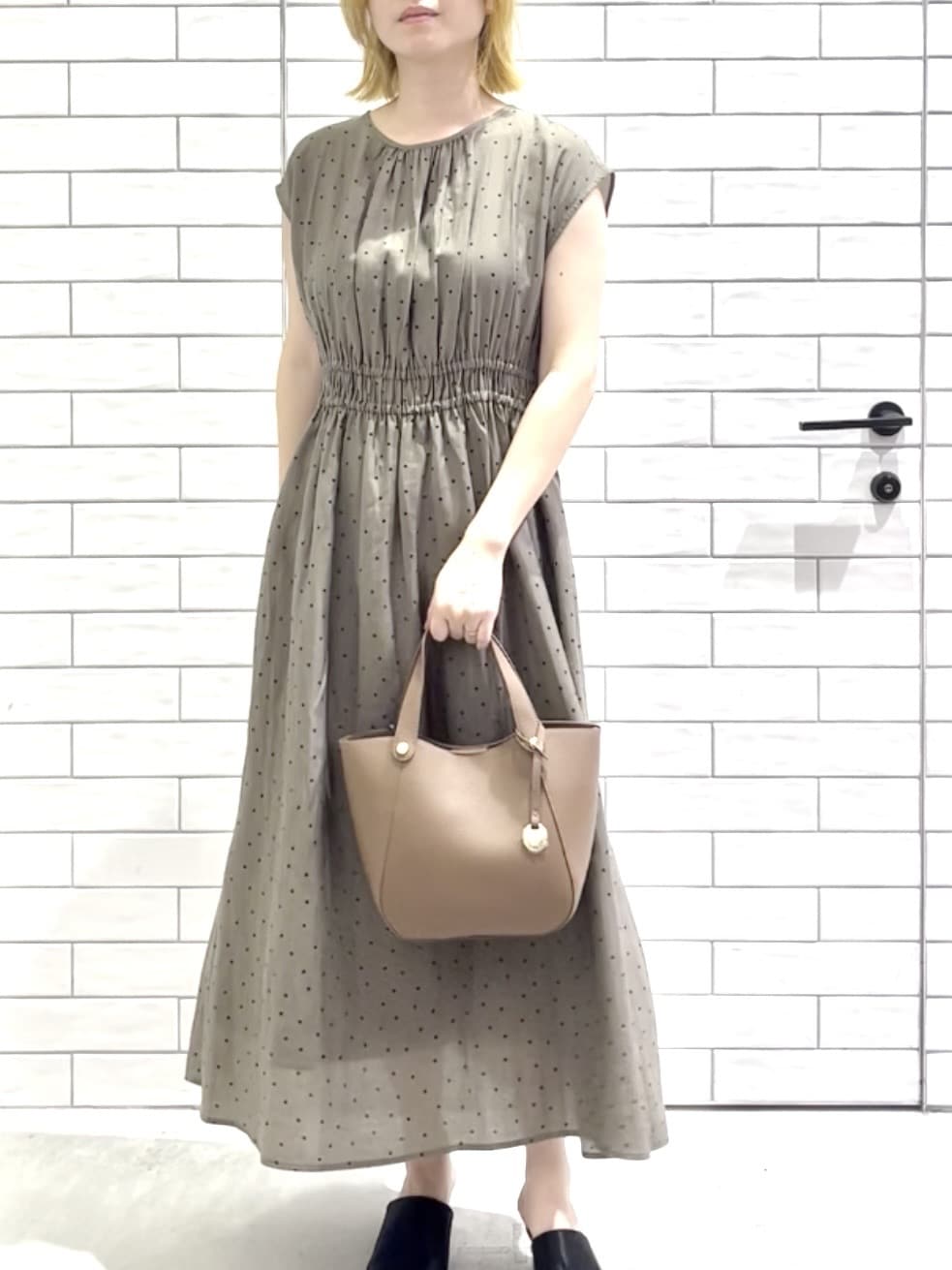 しおりさんの「OPAQUE.CLIP｜ドットプリントワンピース【洗濯機洗い可】」を使ったコーディネート