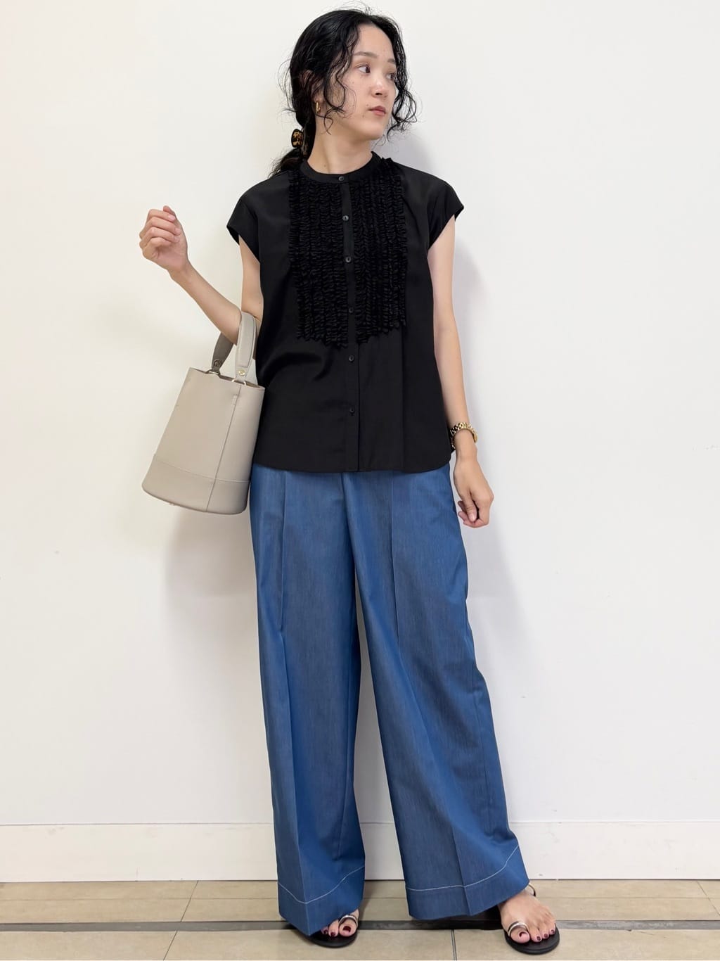 YOKOTAさんの「DRESSTERIOR｜シュリンクレザーバケットBAG」を使ったコーディネート