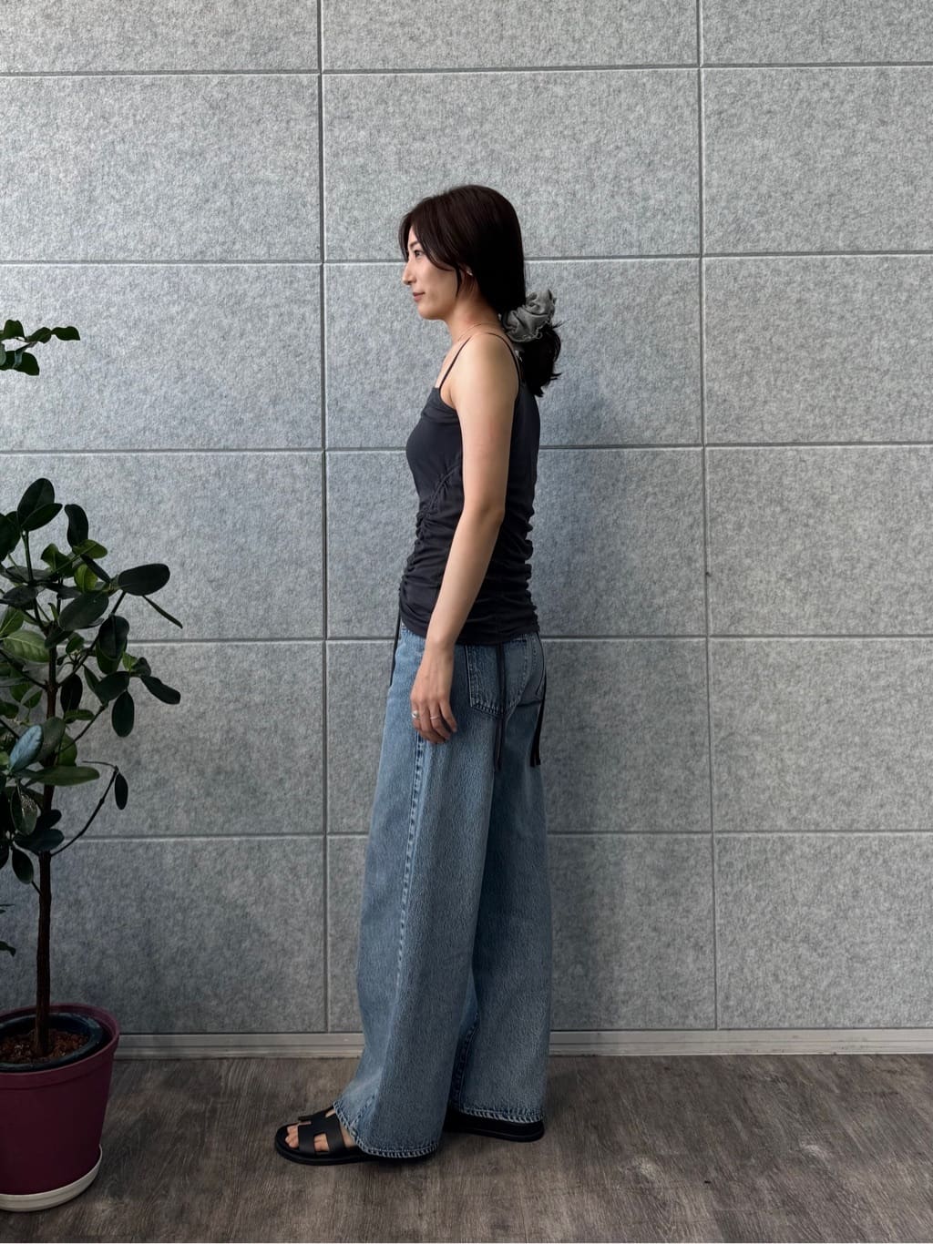 uchi__yamaさんの「CODE A｜asymmetry gather tank」を使ったコーディネート