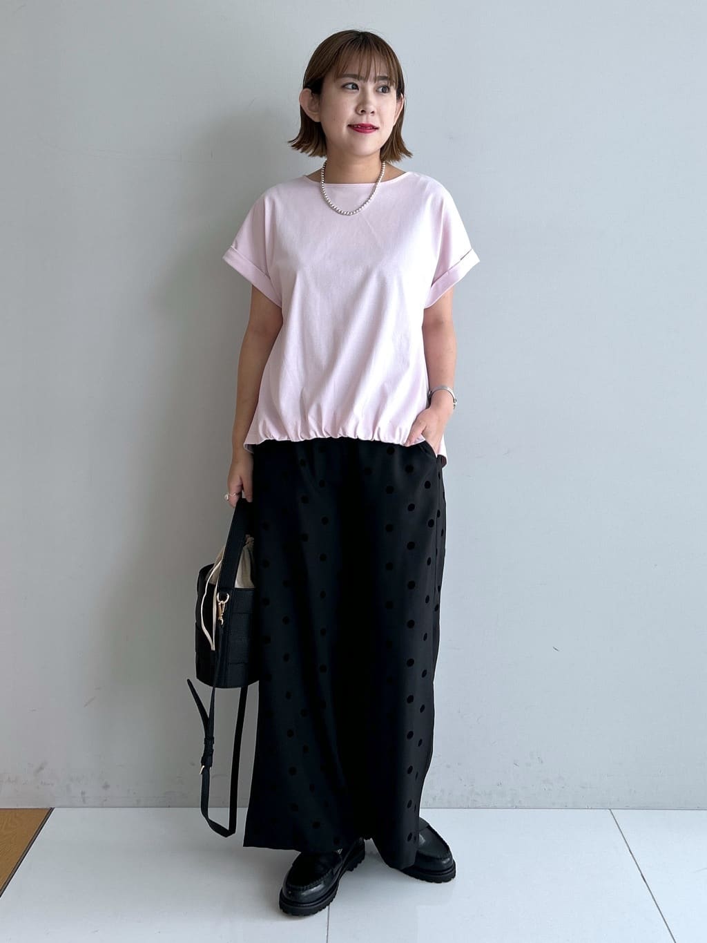 Hirokaさんの「Dessin｜【二の腕カバー／UVカット】ロールアップスリーブ裾ギャザーカットソー」を使ったコーディネート