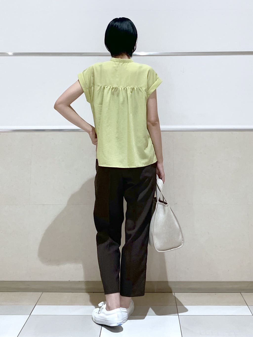 eriko さんの「Dessin｜【ウエストゴム・洗える】センターライン入りテーパードパンツ（XS～L）」を使ったコーディネート