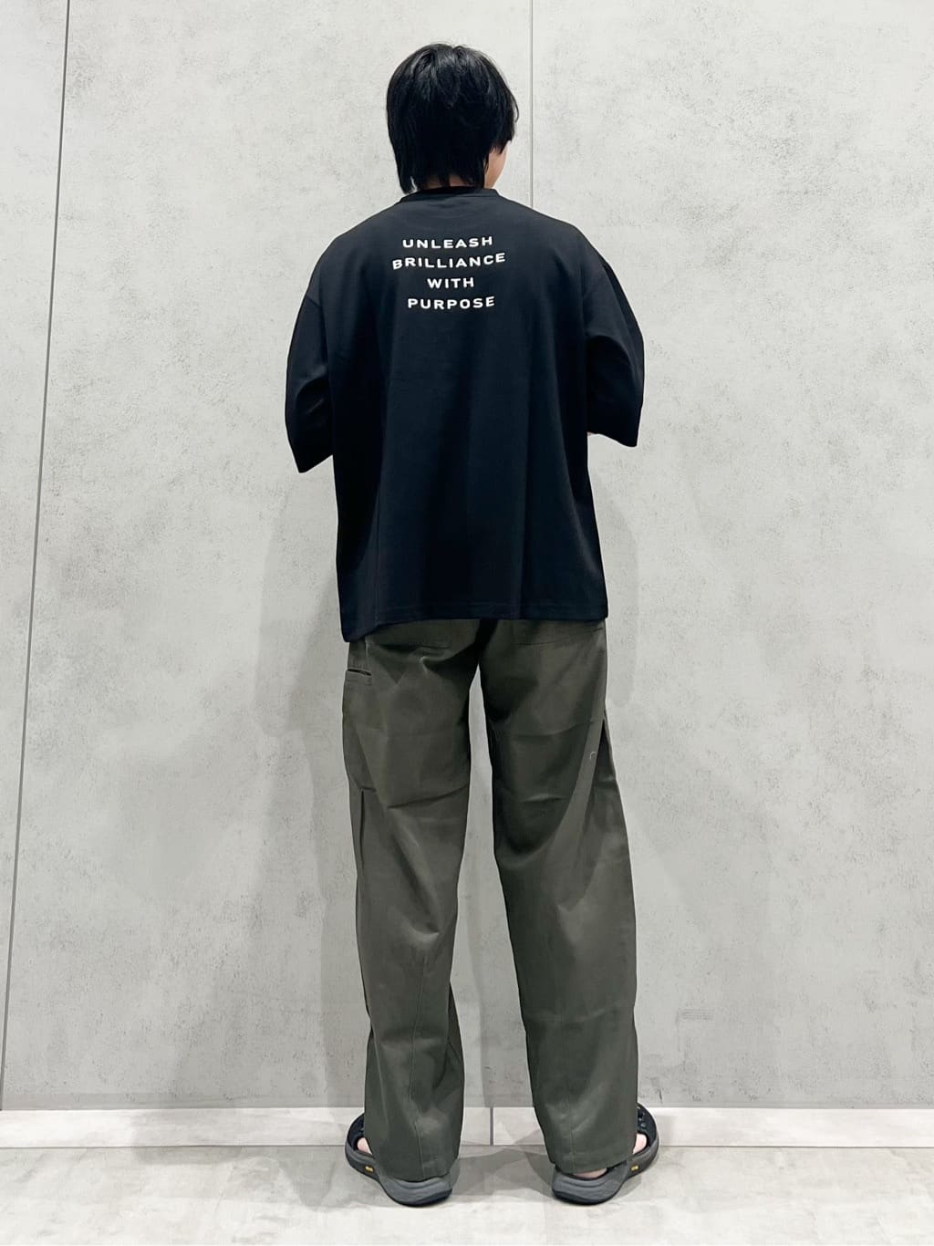 SHI-MAさんの「THE SHOP TK｜ツイルチノワイドパンツ」を使ったコーディネート
