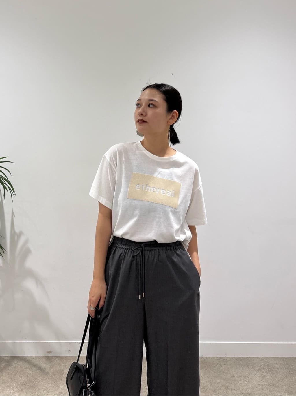 ayanoさんの「INDIVI｜【セットアップ可能】サキソニーサイドラインパンツ」を使ったコーディネート